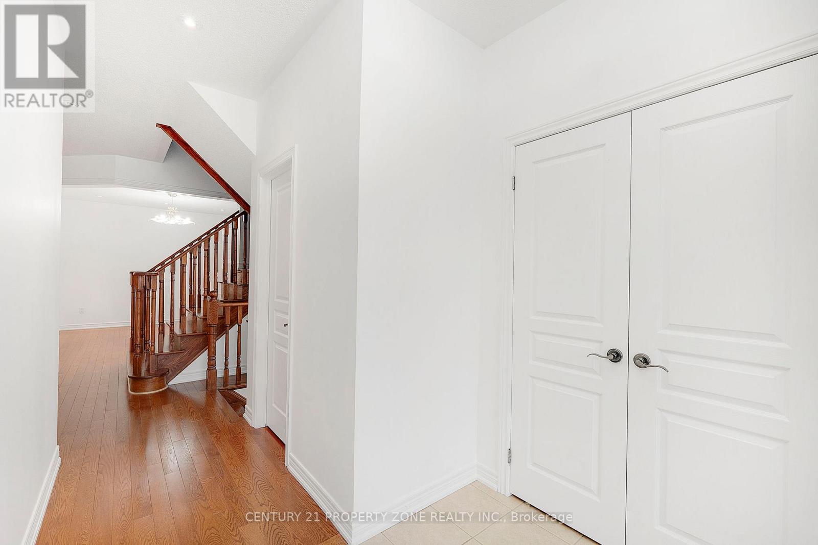 9 Lisson Crescent, Brampton, Ontario  L6X 5H8 - Photo 6 - W12166622