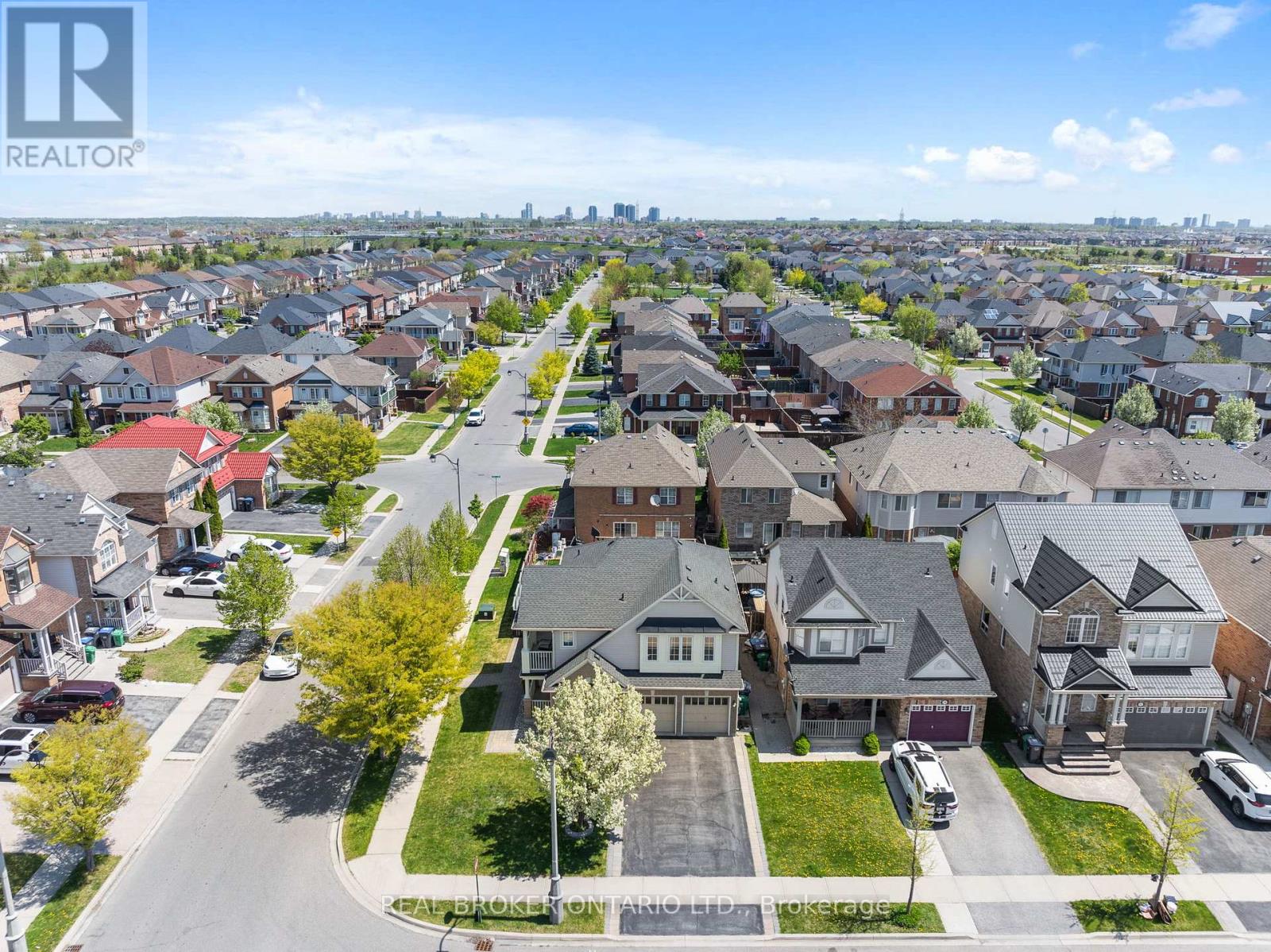 157 Fandango Drive, Brampton, Ontario  L6X 0L2 - Photo 2 - W12166637