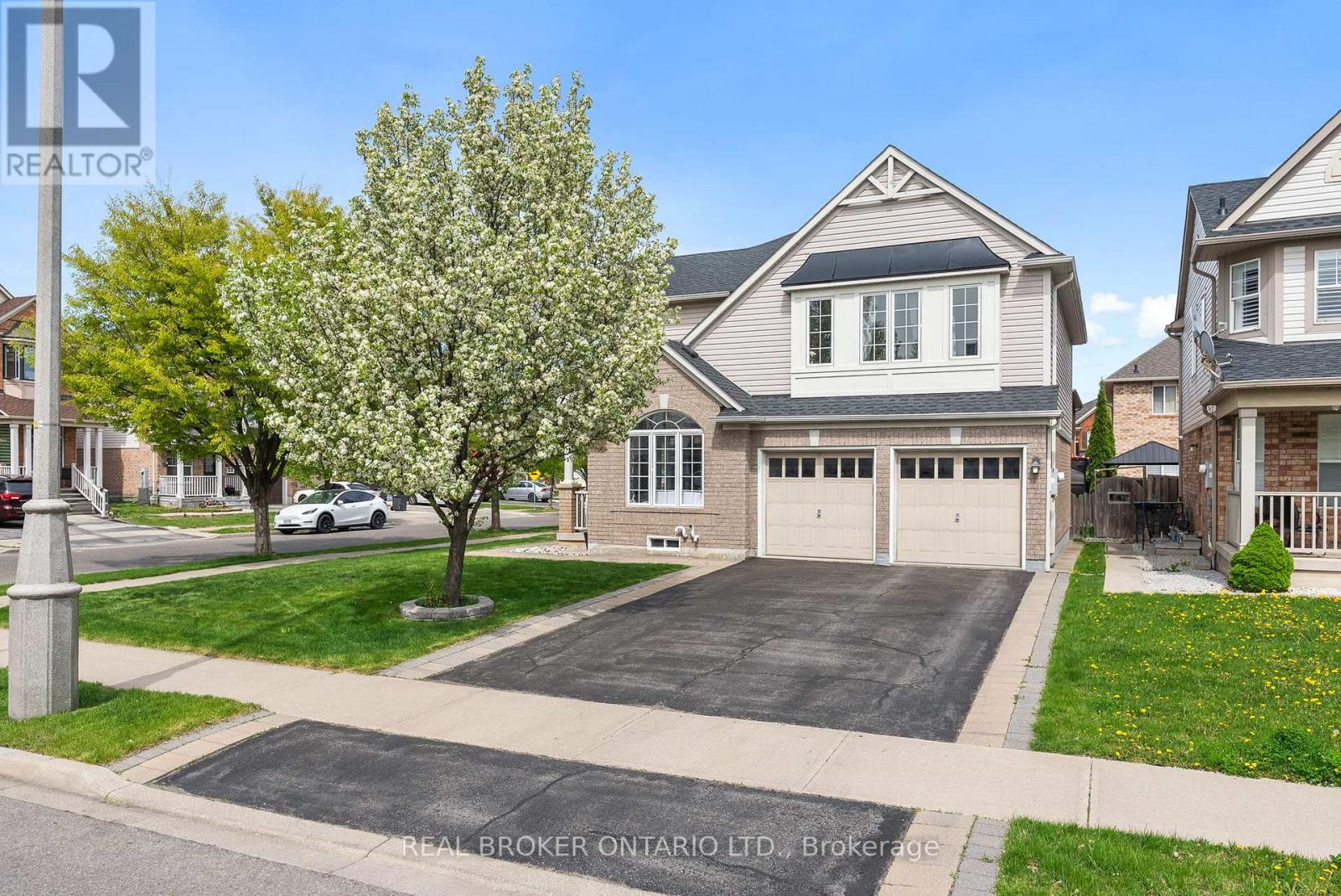 157 Fandango Drive, Brampton, Ontario  L6X 0L2 - Photo 4 - W12166637