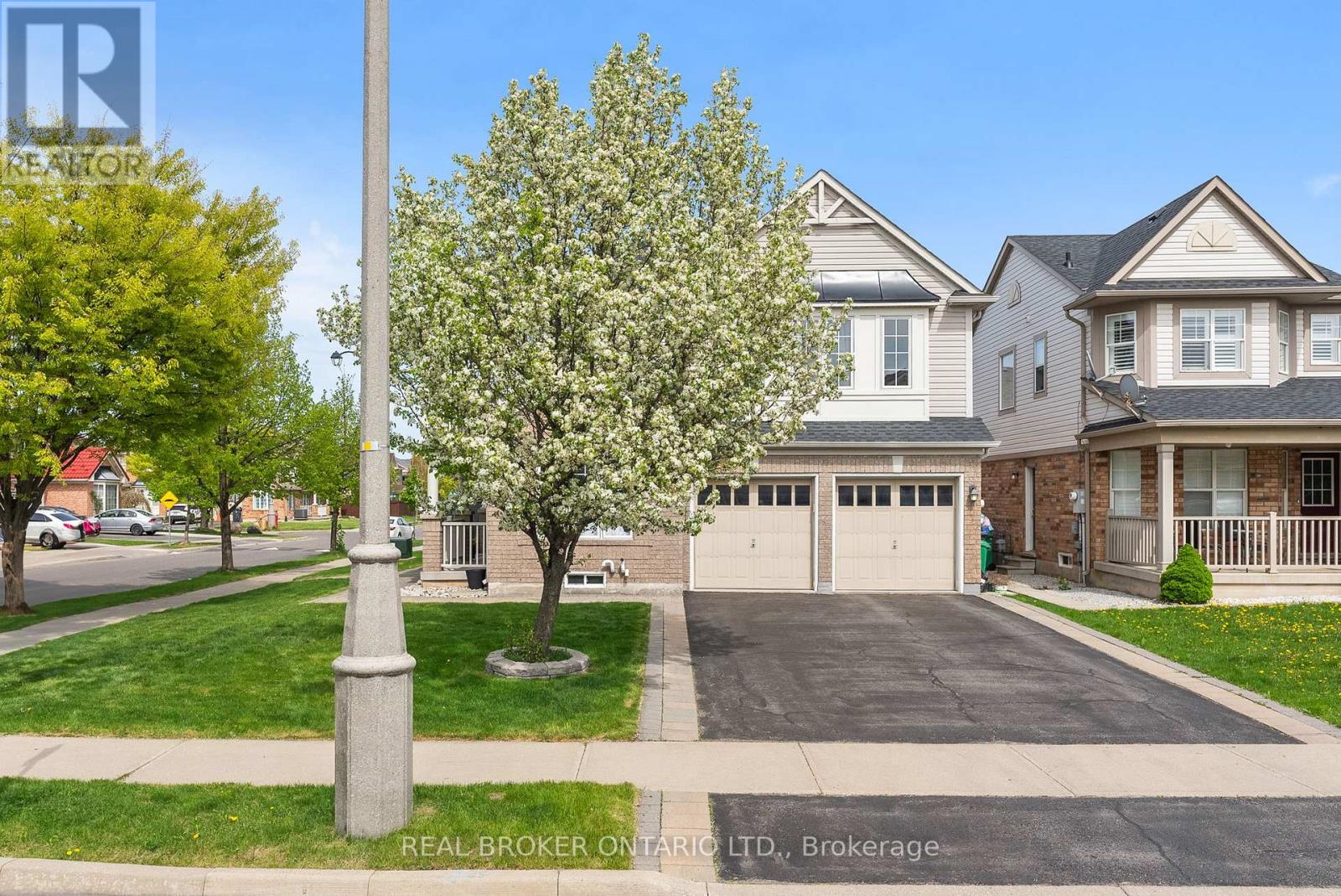 157 Fandango Drive, Brampton, Ontario  L6X 0L2 - Photo 5 - W12166637