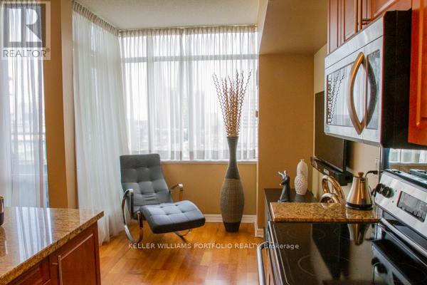 903 - 220 Burnhamthorpe Road W, Mississauga, Ontario  L5B 4N4 - Photo 4 - W12166673