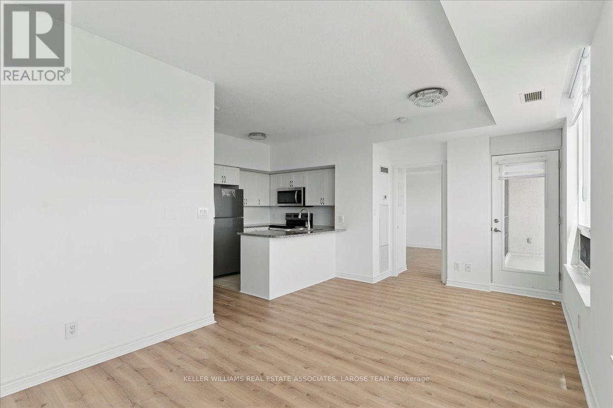 3701 - 208 Enfield Place, Mississauga, Ontario  L5B 0G8 - Photo 15 - W12166696