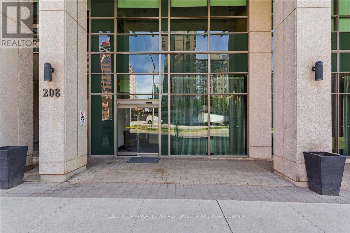 3701 - 208 Enfield Place, Mississauga, Ontario  L5B 0G8 - Photo 2 - W12166696