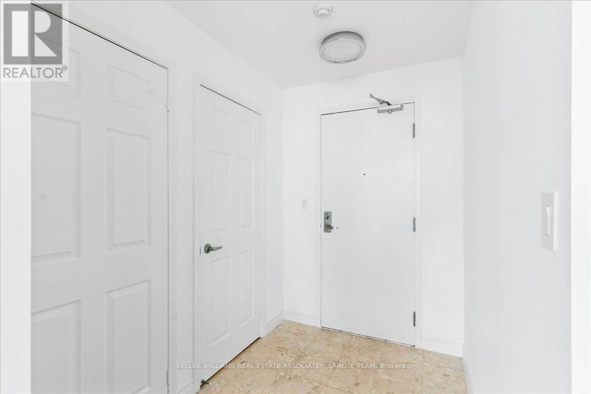 3701 - 208 Enfield Place, Mississauga, Ontario  L5B 0G8 - Photo 5 - W12166696