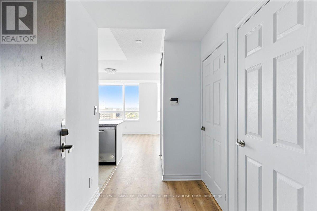 3701 - 208 Enfield Place, Mississauga, Ontario  L5B 0G8 - Photo 6 - W12166696