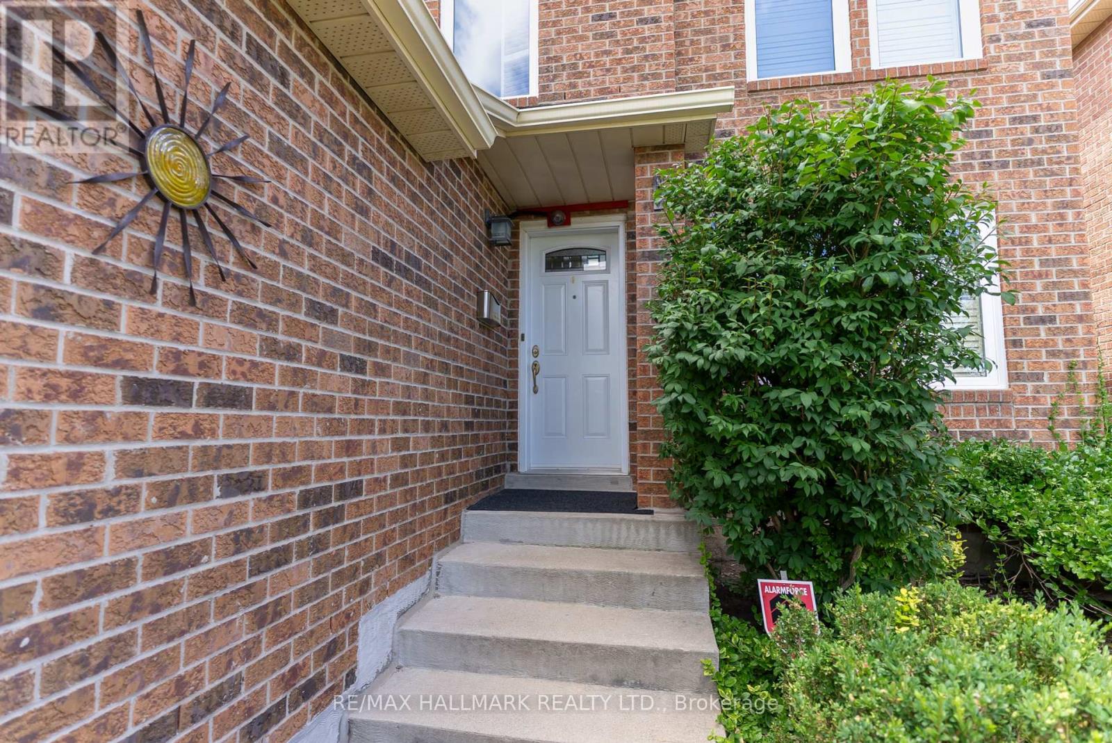 3294 Thorncrest Drive, Mississauga, Ontario  L5L 4K6 - Photo 4 - W12166704