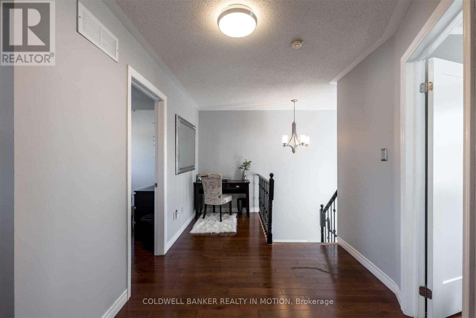570 Enfield Road W, Burlington, Ontario  L7T 2X5 - Photo 12 - W12166712
