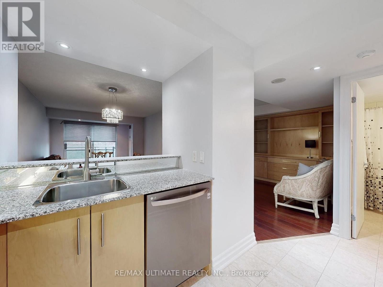 1113 - 300 Bloor Street E, Toronto, Ontario  M4W 3Y2 - Photo 3 - C12159046