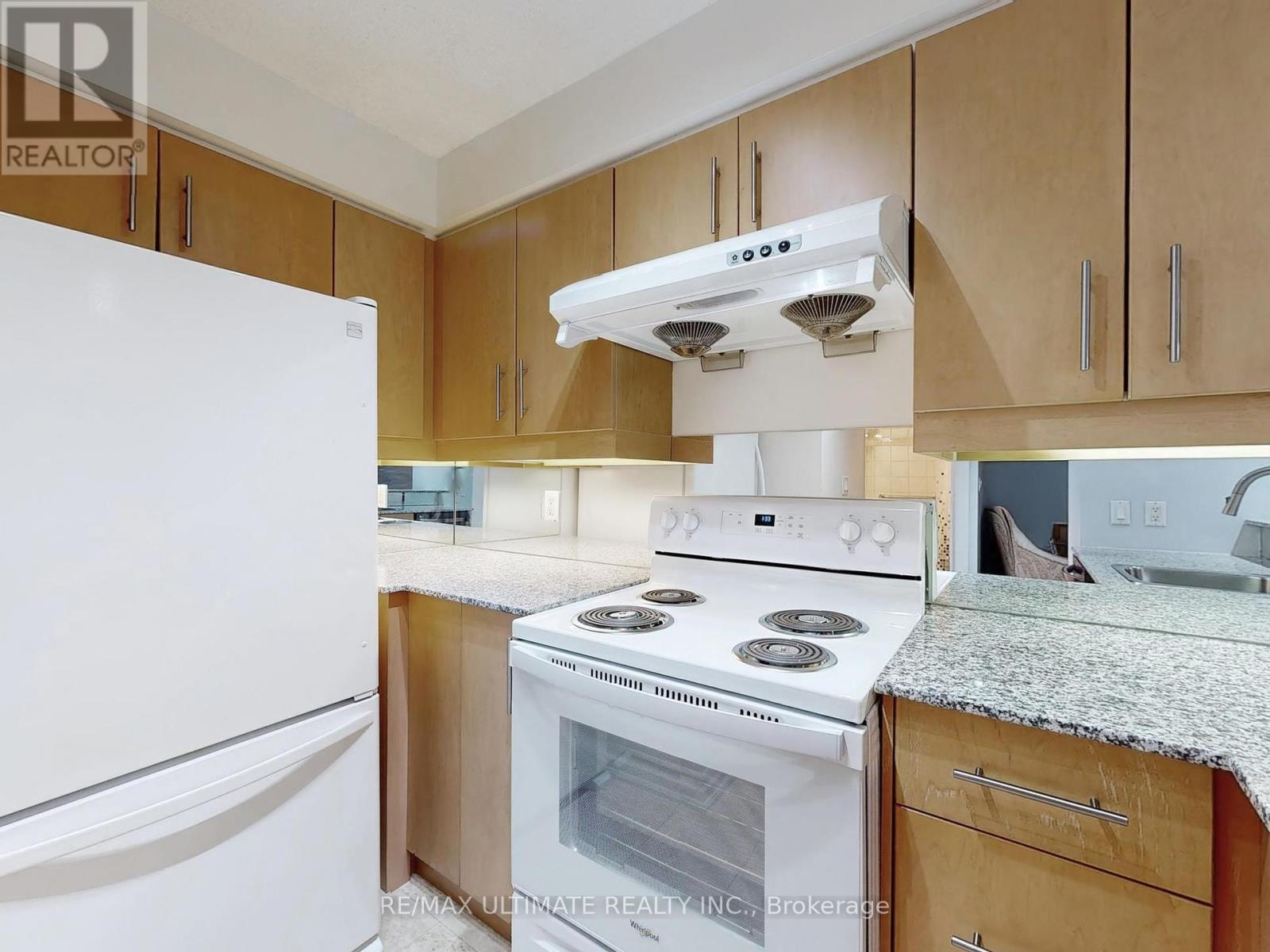 1113 - 300 Bloor Street E, Toronto, Ontario  M4W 3Y2 - Photo 2 - C12159046