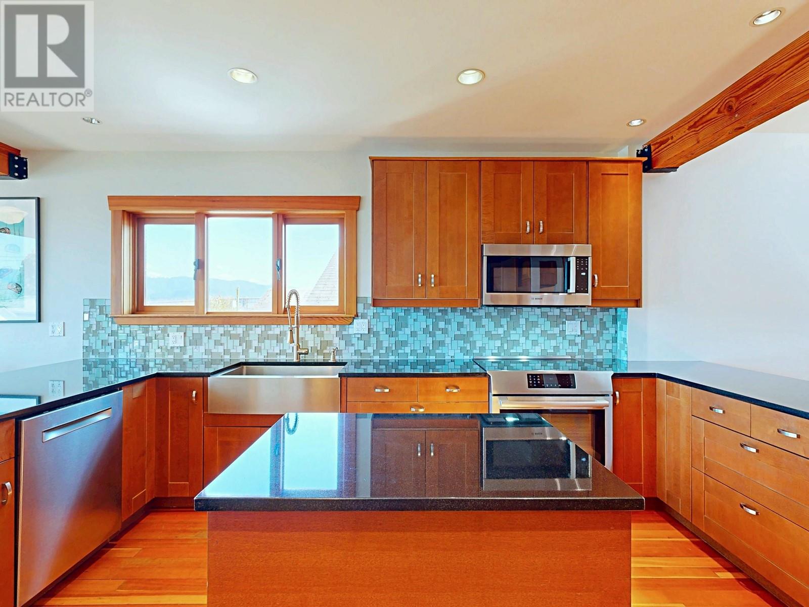 2837 Trinity Street, Vancouver, British Columbia  V5K 1E8 - Photo 11 - R2996273
