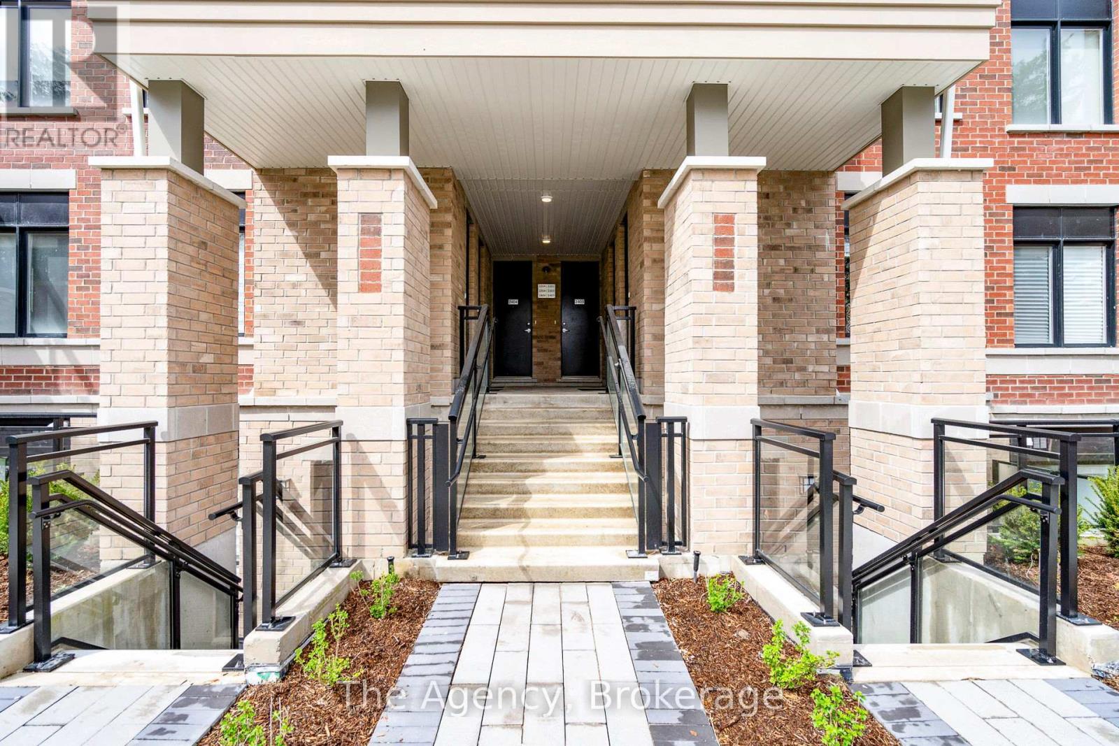 Property at 60 ARNOLD CRESCENT image 3