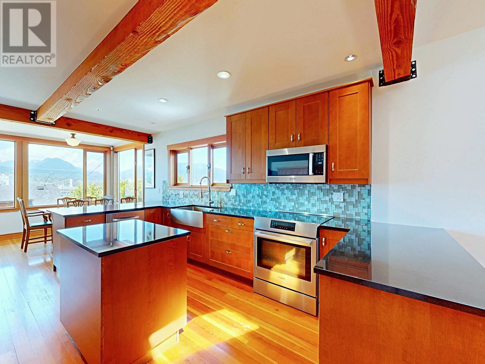 2837 Trinity Street, Vancouver, British Columbia  V5K 1E8 - Photo 10 - R2996273