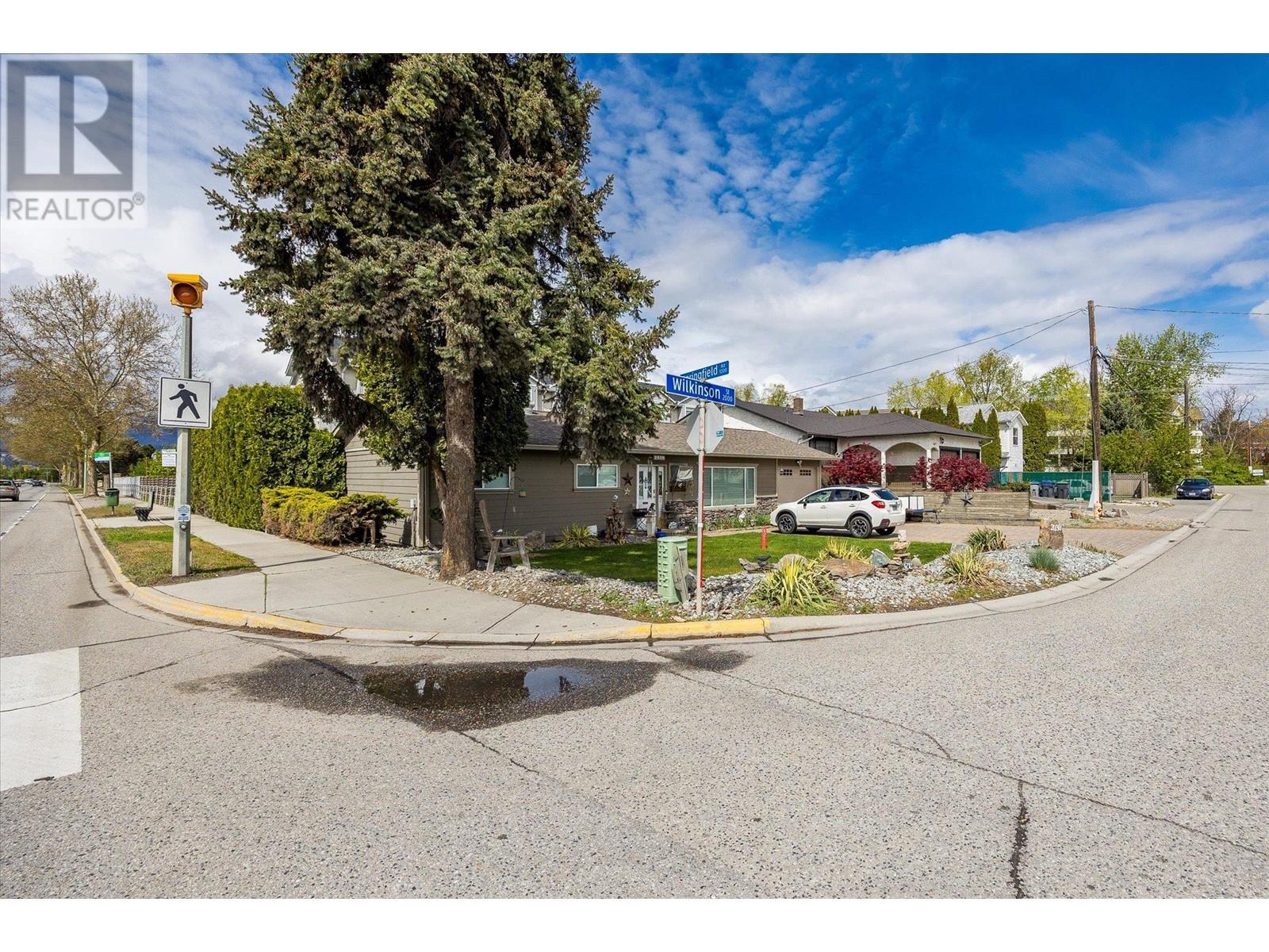 2030 Wilkinson Street, Kelowna, British Columbia