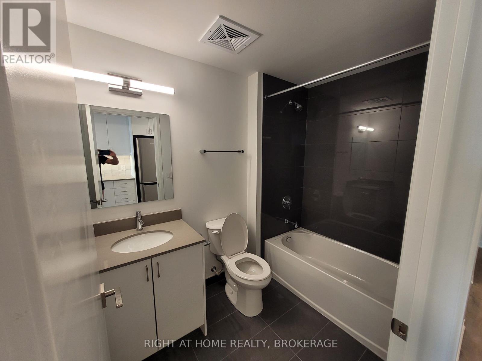 406 - 223 Princess Street, Kingston, Ontario  K7L 1B3 - Photo 12 - X12166546