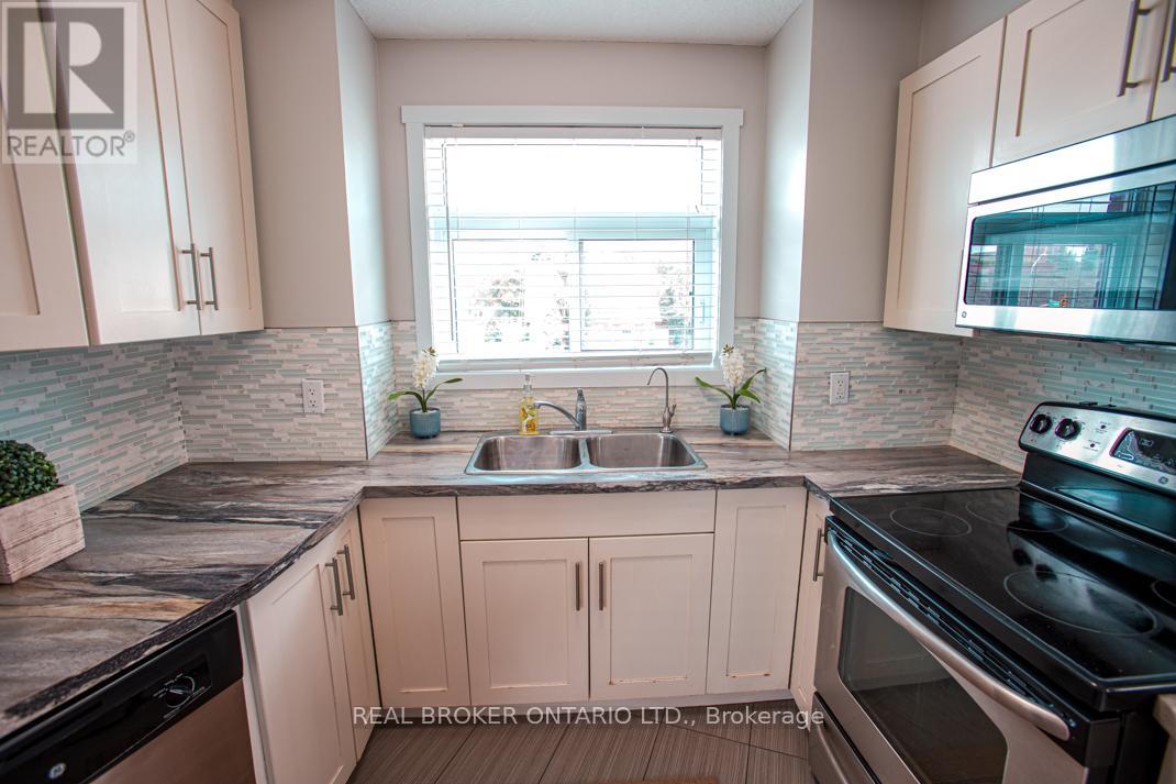 B - 489 East Avenue, Kitchener, Ontario  N2H 0A8 - Photo 13 - X12166566