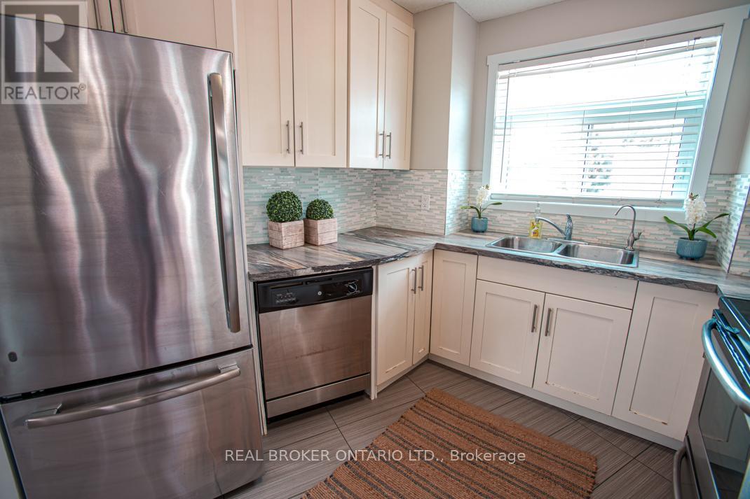 B - 489 East Avenue, Kitchener, Ontario  N2H 0A8 - Photo 15 - X12166566