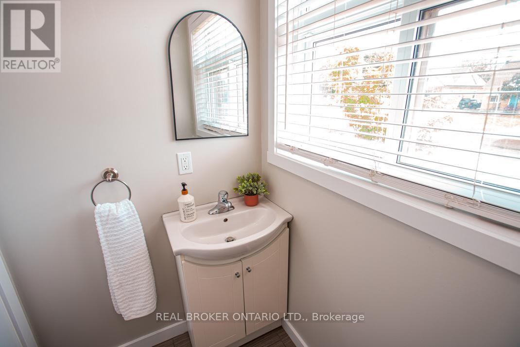 B - 489 East Avenue, Kitchener, Ontario  N2H 0A8 - Photo 24 - X12166566