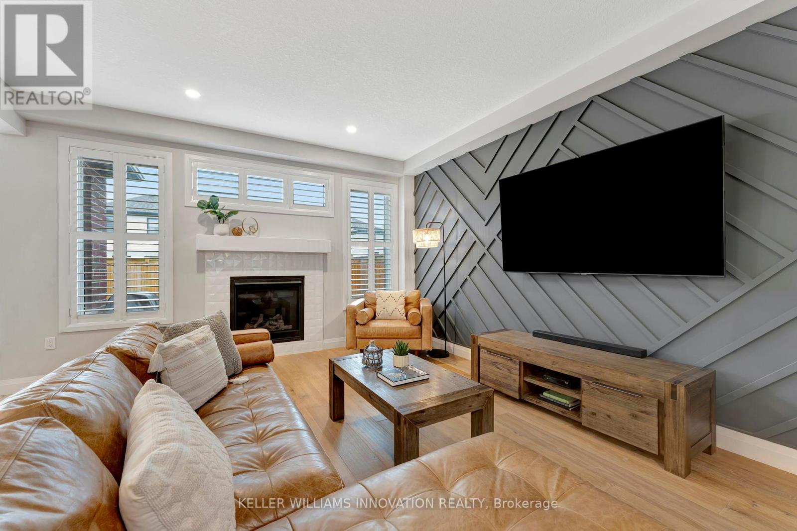 Property at 27 QUEENSGATE CRESCENT image 5