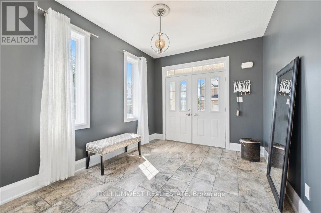 Property at 389 BAMBERG CRESCENT image 2