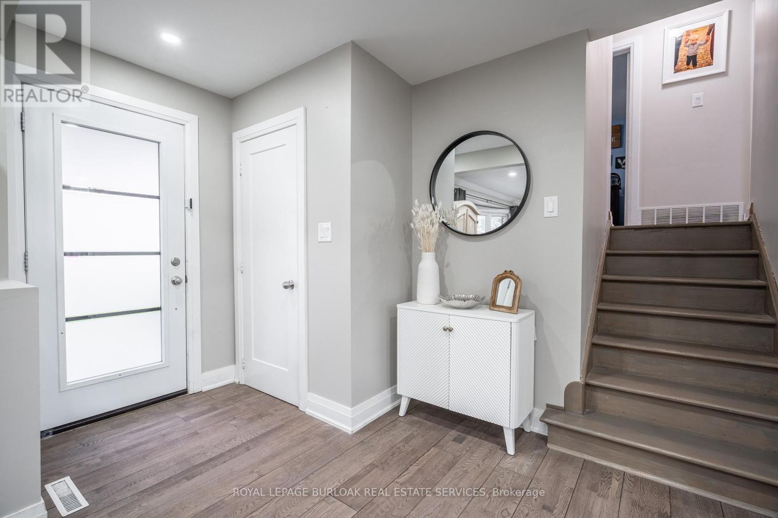 2 Lynford Avenue, Hamilton, Ontario  L9A 2L7 - Photo 8 - X12166709
