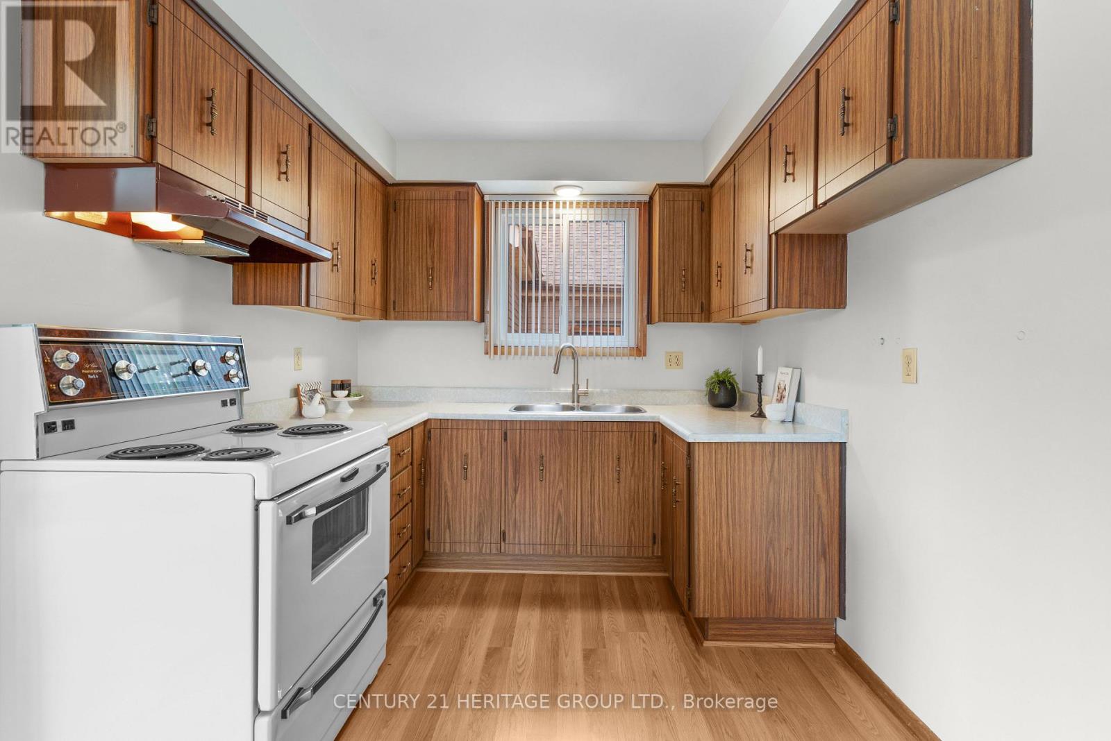 133 Picton Street E, Hamilton, Ontario  L8L 3W7 - Photo 10 - X12166723