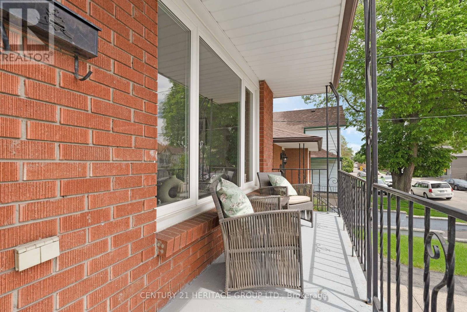 133 Picton Street E, Hamilton, Ontario  L8L 3W7 - Photo 2 - X12166723