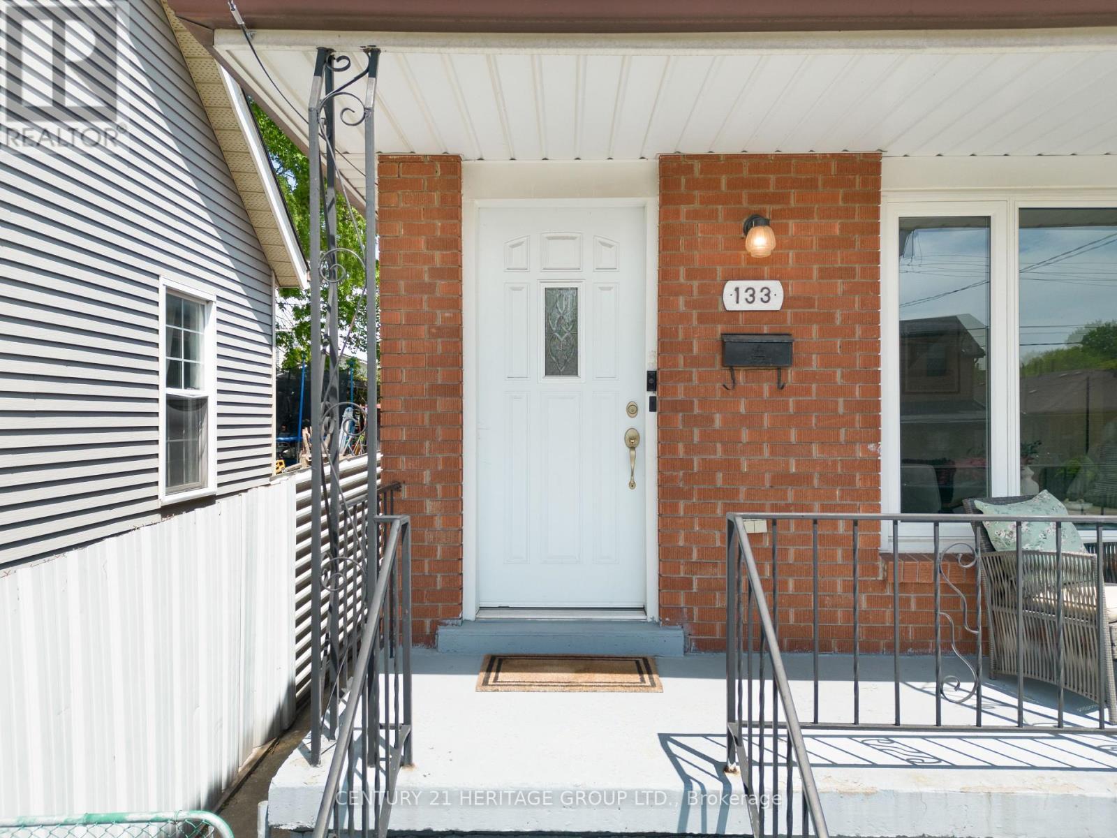 133 Picton Street E, Hamilton, Ontario  L8L 3W7 - Photo 3 - X12166723