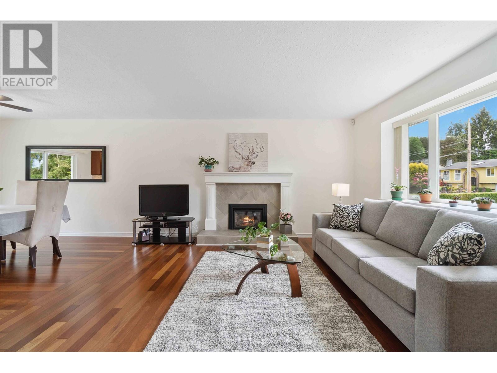 899 Spence Avenue, Coquitlam, British Columbia  V3J 4V4 - Photo 8 - R3005111