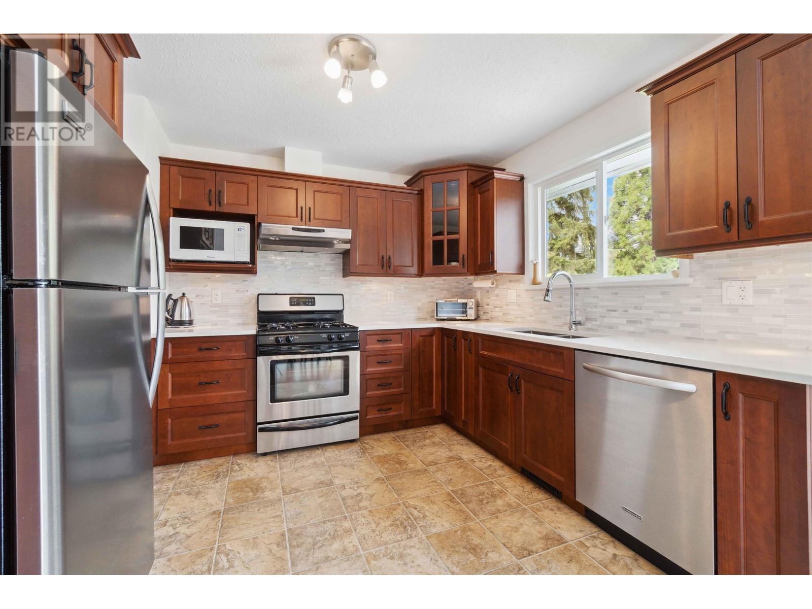 899 Spence Avenue, Coquitlam, British Columbia  V3J 4V4 - Photo 12 - R3005111