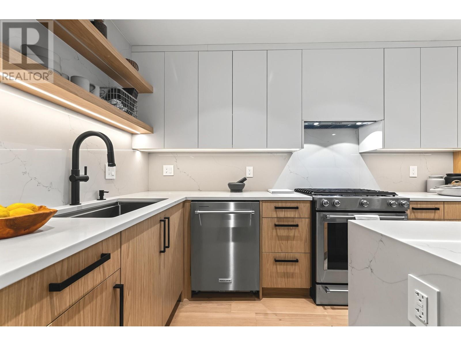 410 288 E 6th Street, North Vancouver, British Columbia  V7L 1P5 - Photo 3 - R3006015