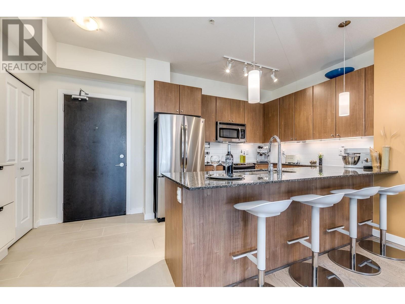 305 245 ROSS DRIVE, New Westminster, British Columbia