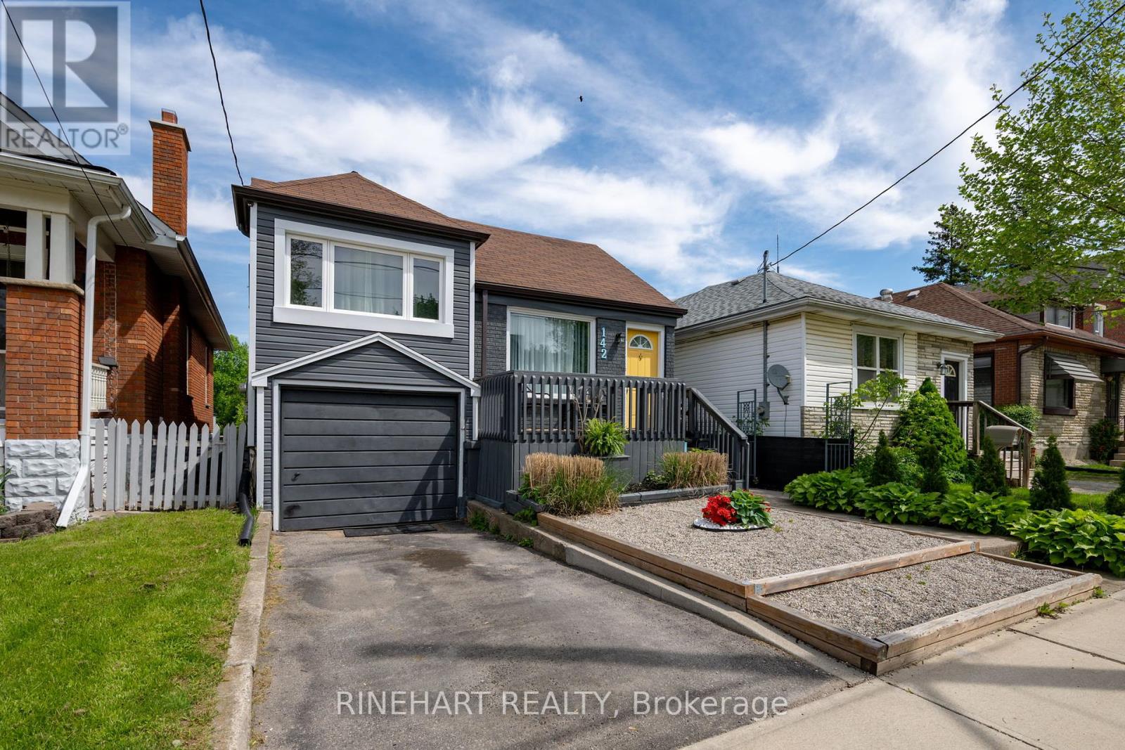 142 Emery Street E, London South, Ontario  N6C 2E1 - Photo 3 - X12165440
