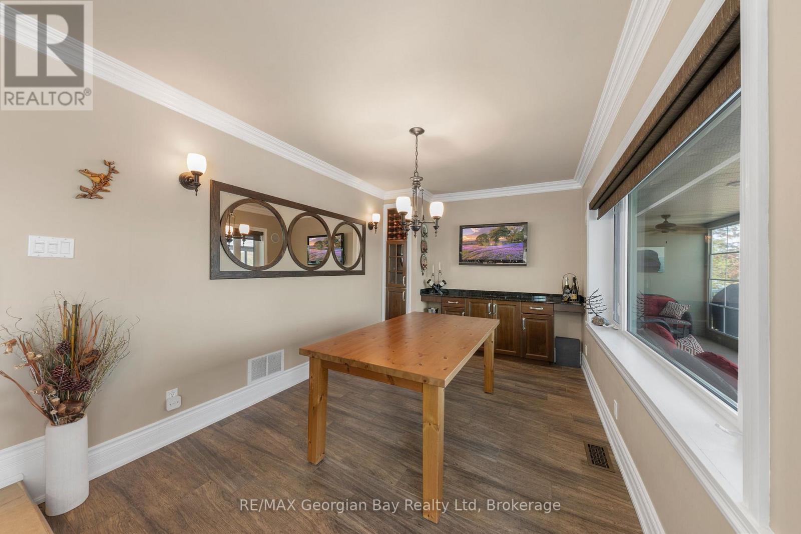 405 Champlain Road, Penetanguishene, Ontario  L9M 1S3 - Photo 11 - S12166764