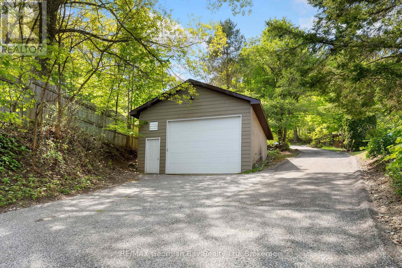 405 Champlain Road, Penetanguishene, Ontario  L9M 1S3 - Photo 26 - S12166764