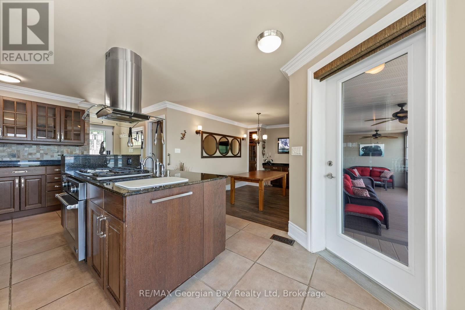 405 Champlain Road, Penetanguishene, Ontario  L9M 1S3 - Photo 7 - S12166764