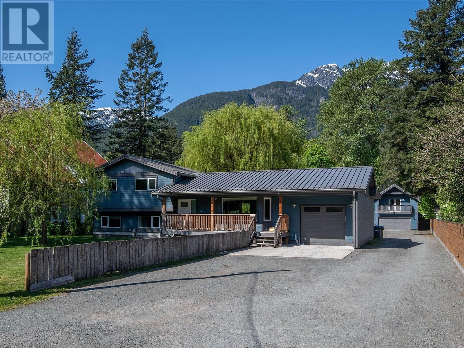 41549 COTTONWOOD ROAD, Squamish, British Columbia