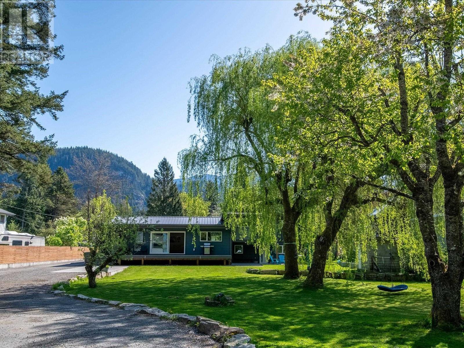 41549 Cottonwood Road, Squamish, British Columbia  V0N 3G0 - Photo 5 - R3006016