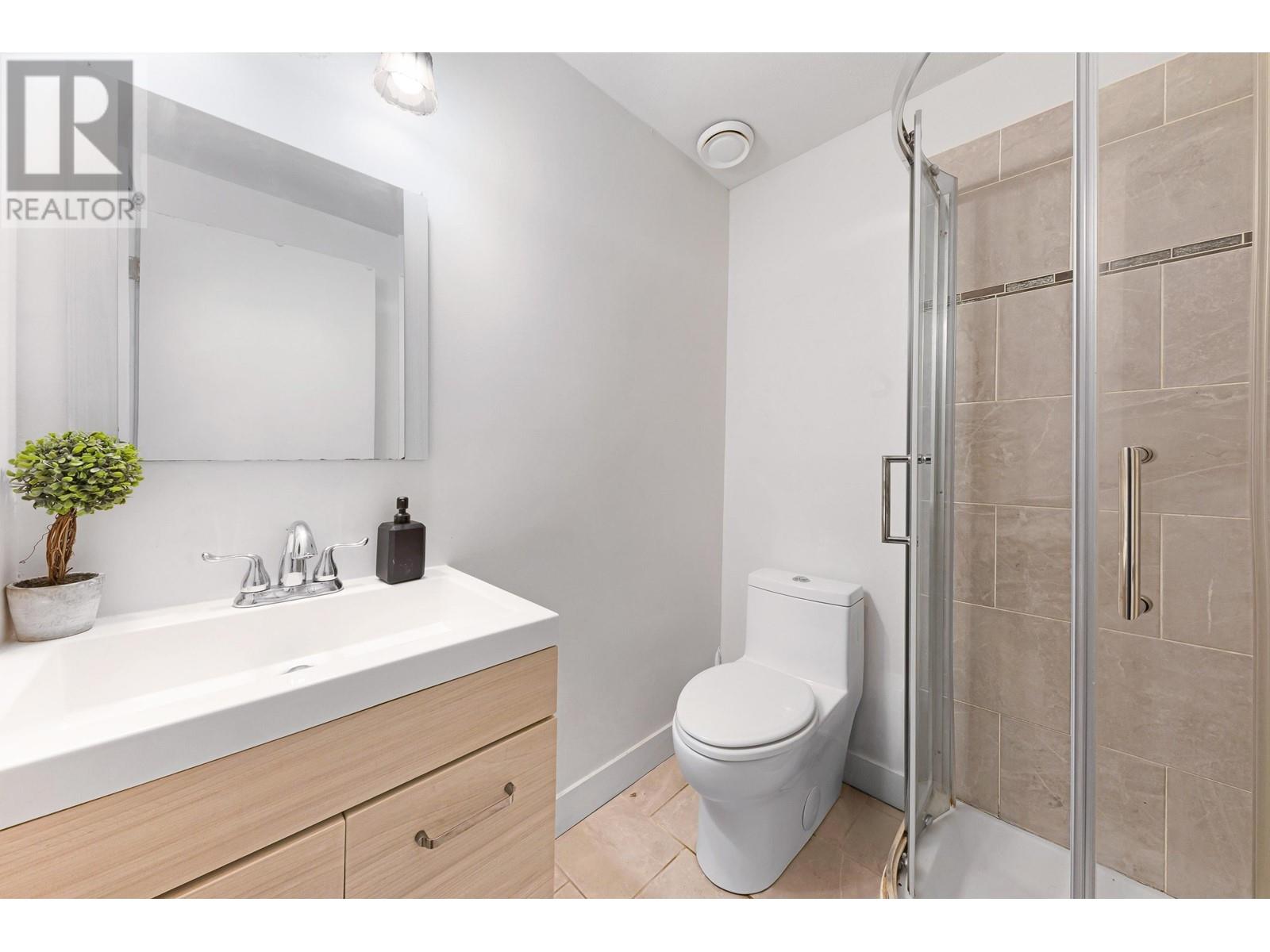 7724 Goodlad Street, Burnaby, British Columbia  V5E 2H6 - Photo 10 - R3006027