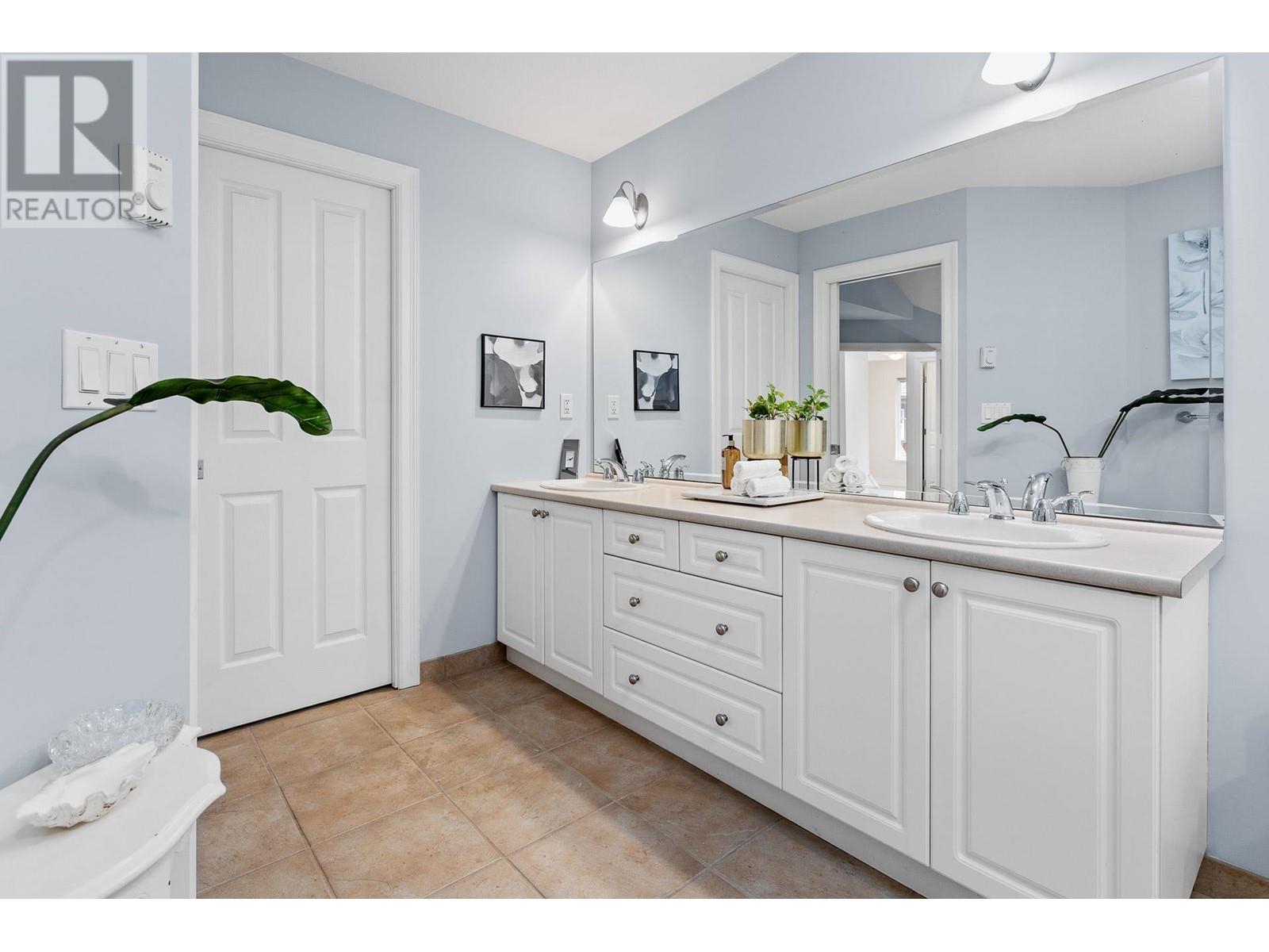 3293 Canterbury Lane, Coquitlam, British Columbia  V3B 8E6 - Photo 22 - R3006029