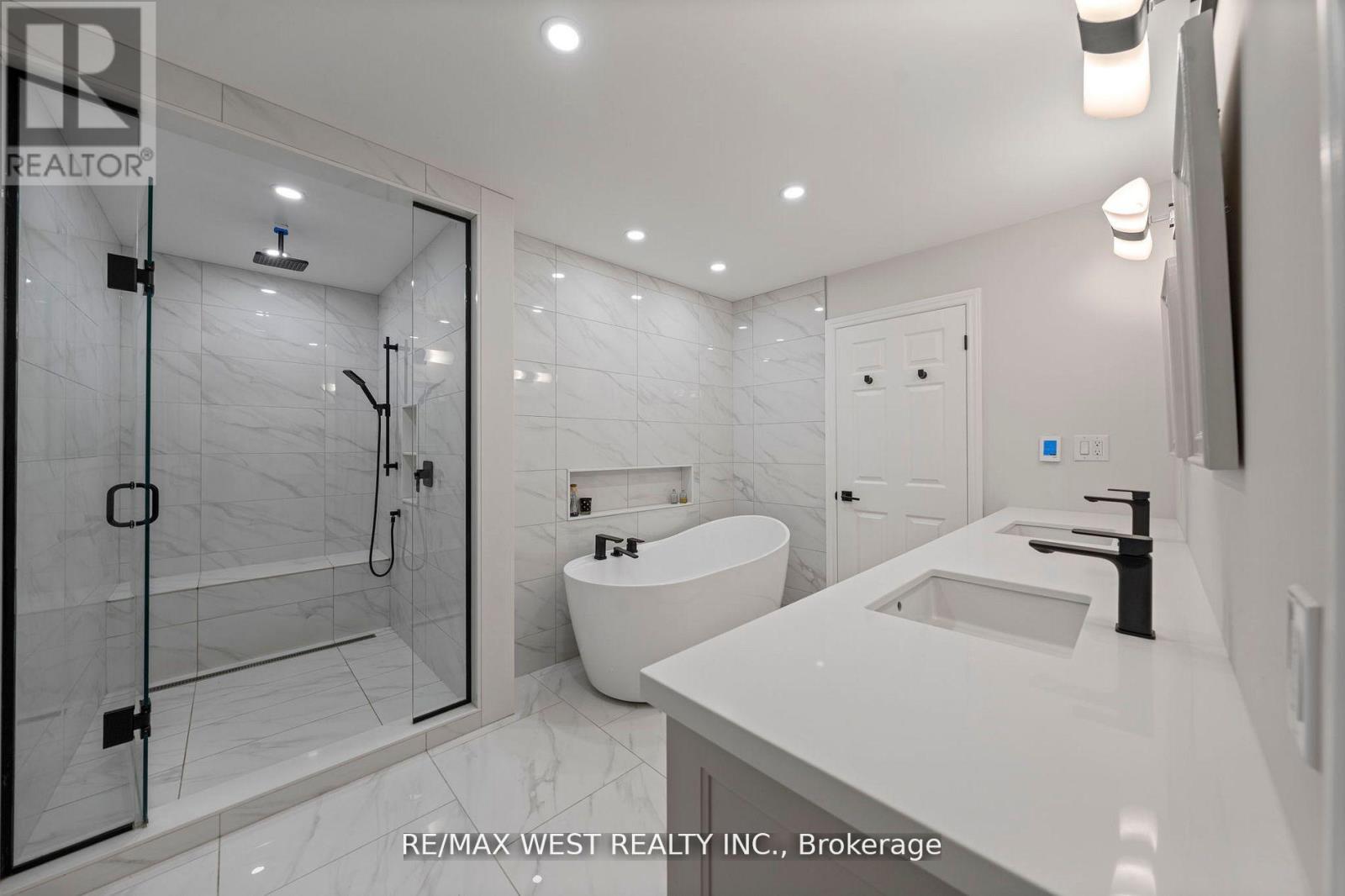 38 Willow Drive, Tiny, Ontario  L0L 1P1 - Photo 19 - S12148097