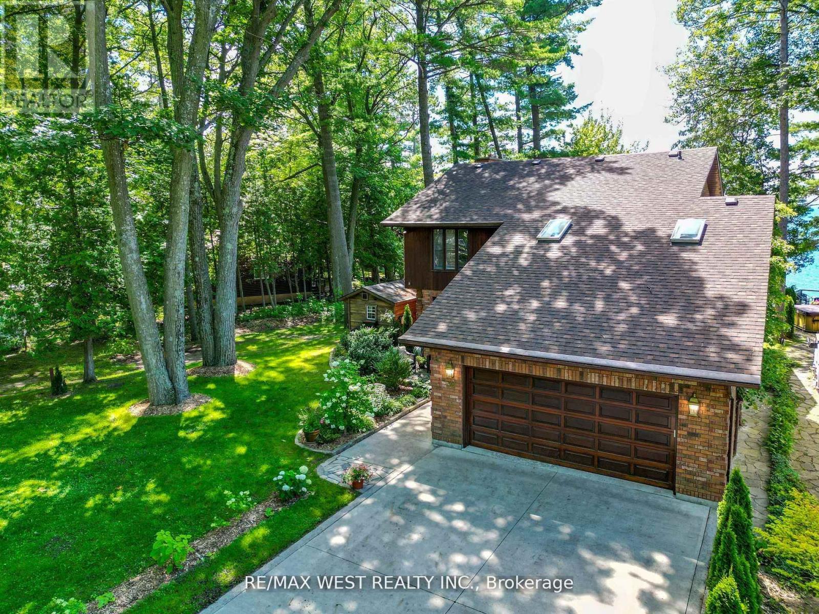 38 Willow Drive, Tiny, Ontario  L0L 1P1 - Photo 2 - S12148097