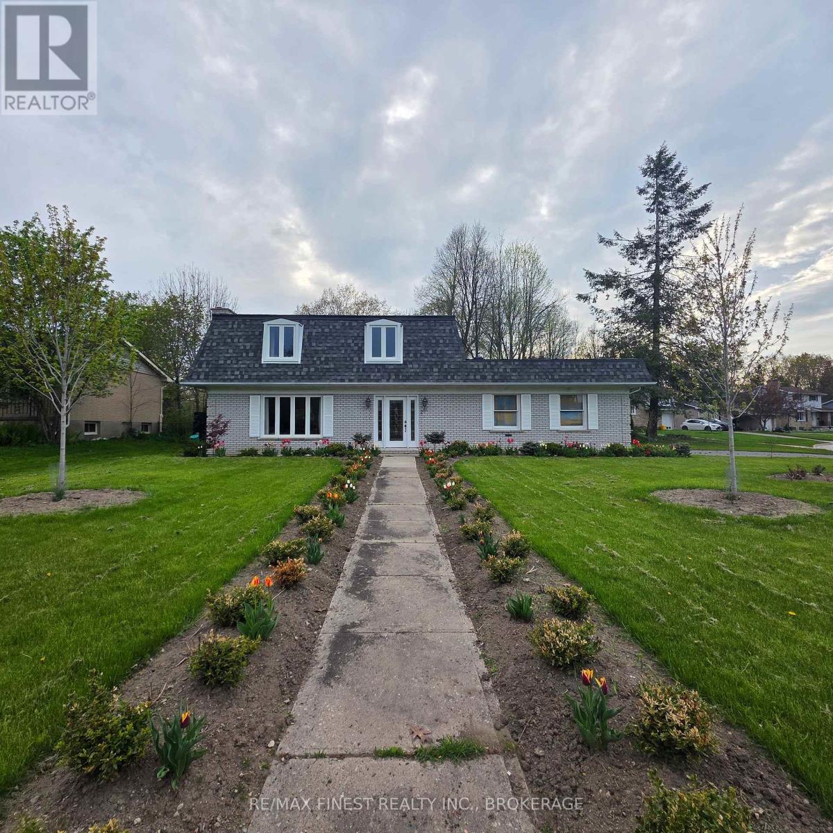 Property at 281 WELBORNE AVENUE image 2