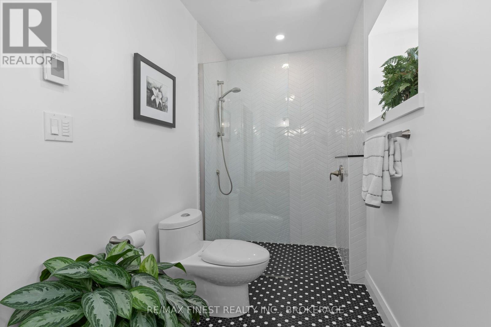 281 Welborne Avenue, Kingston, Ontario  K7M 4G7 - Photo 37 - X12072453