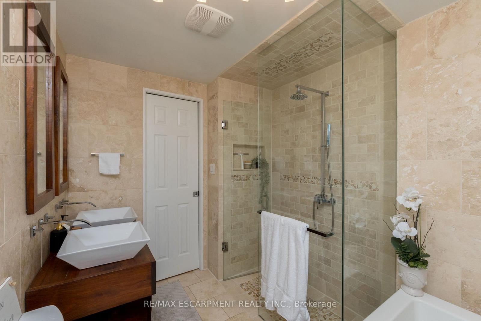 616 Blue Forest Hill, Burlington, Ontario  L7L 4H3 - Photo 16 - W12166045