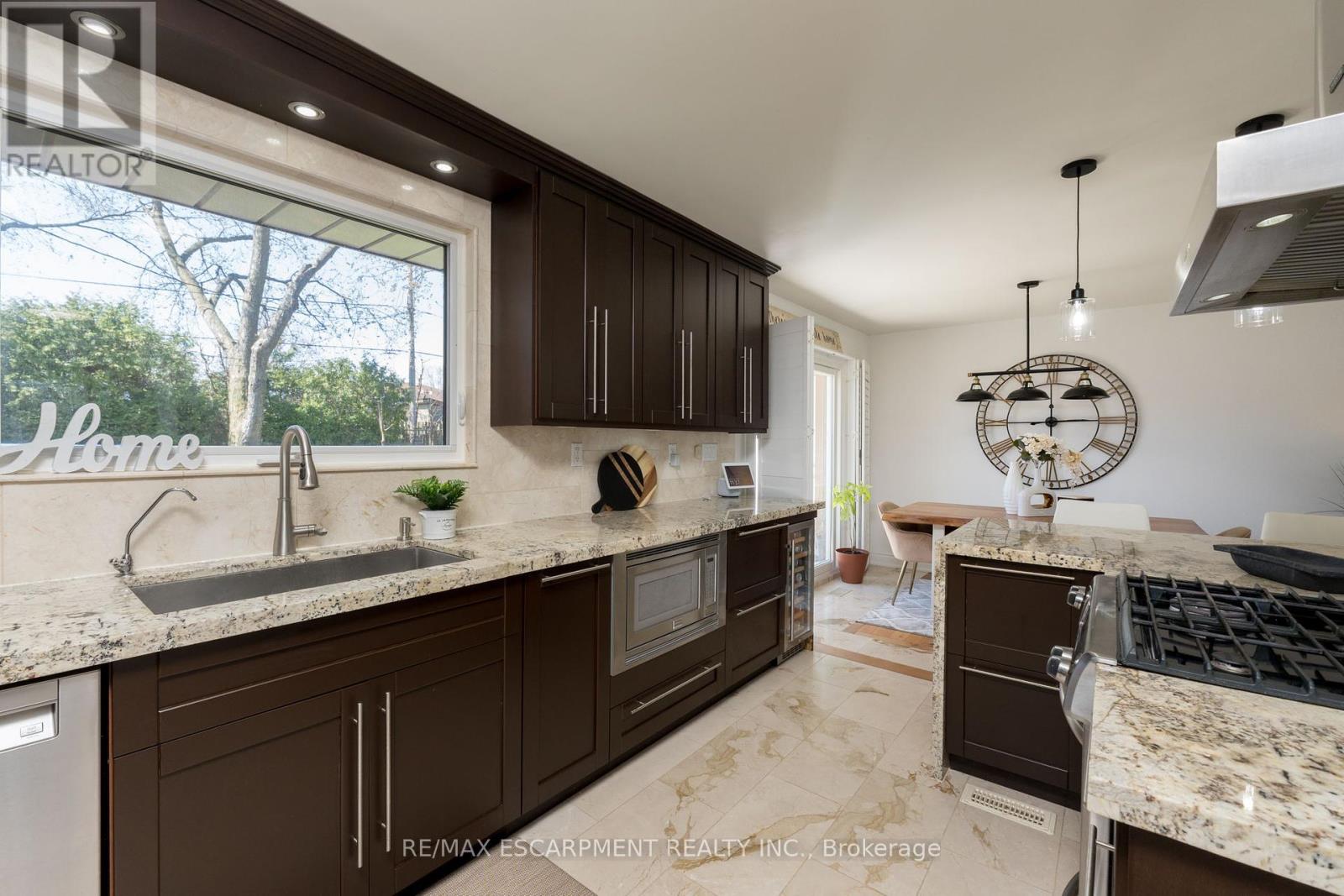 616 Blue Forest Hill, Burlington, Ontario  L7L 4H3 - Photo 12 - W12166045
