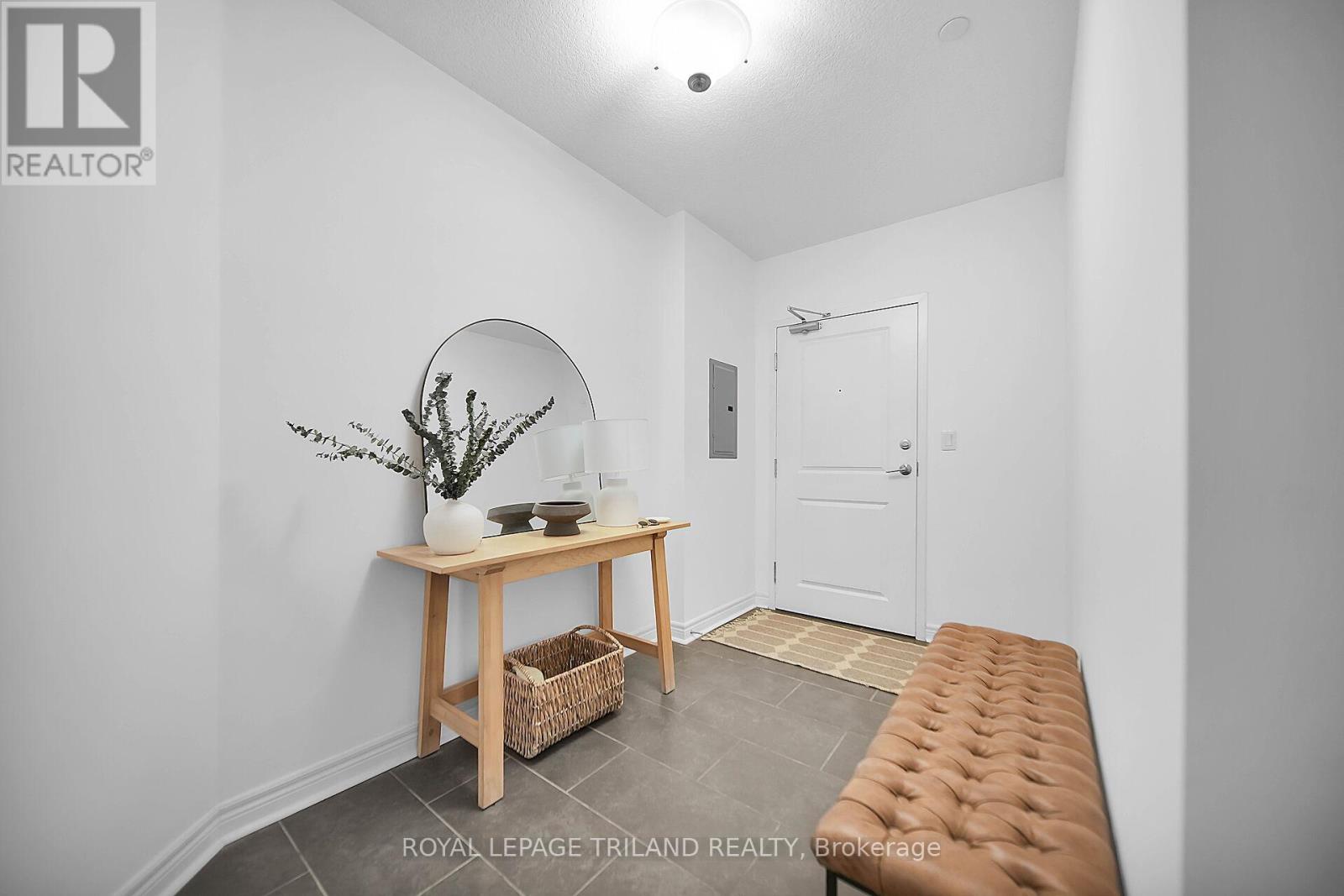 1001 - 330 Ridout Street, London East (East K), Ontario  N6A 0A7 - Photo 3 - X12166872