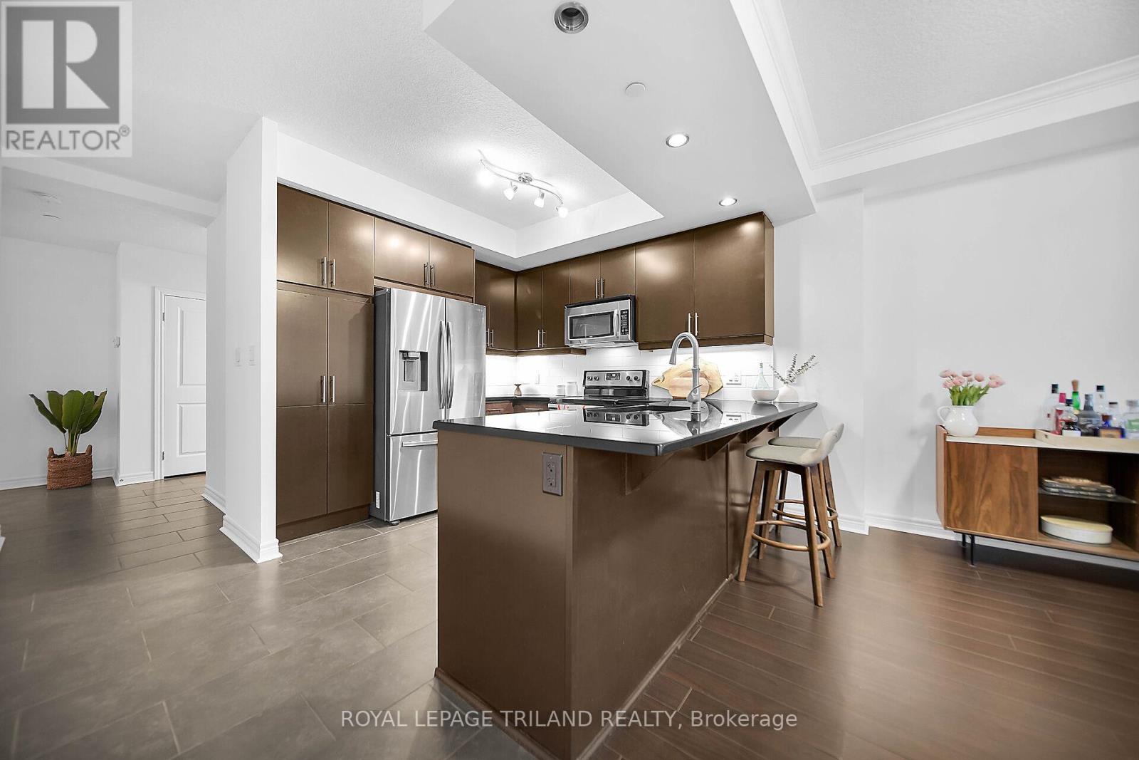 1001 - 330 Ridout Street, London East (East K), Ontario  N6A 0A7 - Photo 7 - X12166872