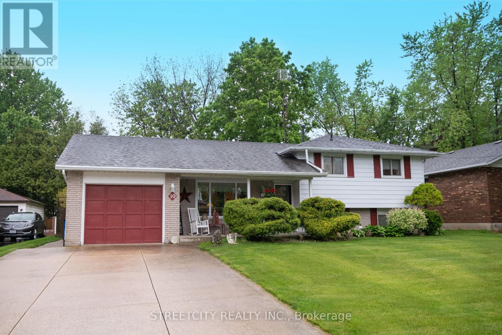 Property at 10 HIDDEN VALLEY DRIVE image 1