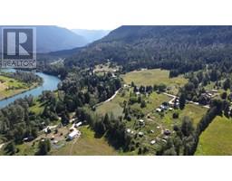 6222 SLOCAN RIVER Road, winlaw, British Columbia