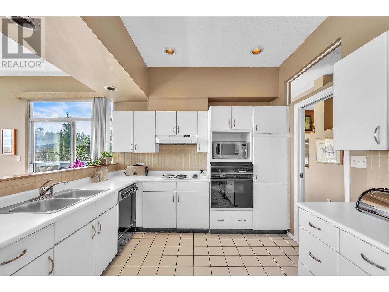 531 Tempe Crescent, North Vancouver, British Columbia  V7N 1E7 - Photo 14 - R3004425